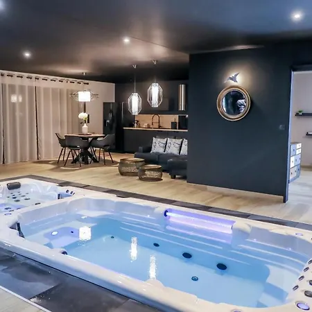 Au Domaine Des Anges Gites Avec Jacuzzi Privatif Dans La Chambre Bain-de-Bretagne Exterior photo