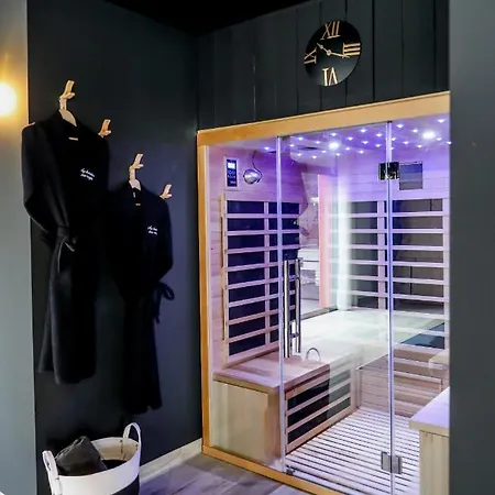 Au Domaine Des Anges Gites Avec Jacuzzi Privatif Dans La Chambre Bain-de-Bretagne Exterior photo