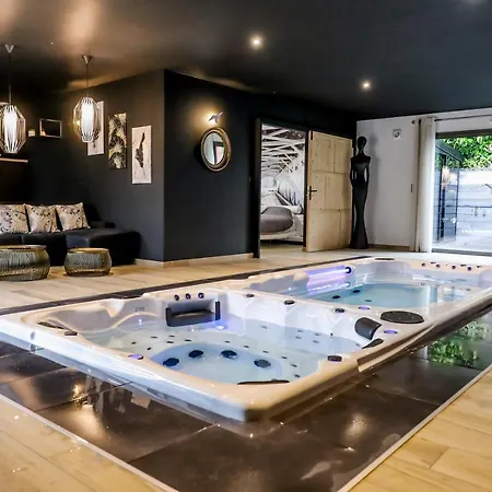Au Domaine Des Anges Gites Avec Jacuzzi Privatif Dans La Chambre Bain-de-Bretagne Exterior photo