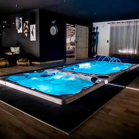Au Domaine Des Anges Gites Avec Jacuzzi Privatif Dans La Chambre Bain-de-Bretagne Exterior photo
