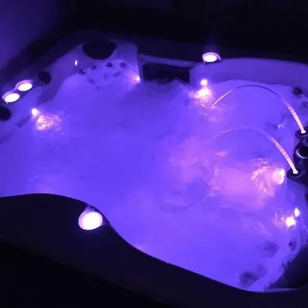 Au Domaine Des Anges Gites Avec Jacuzzi Privatif Dans La Chambre Bain-de-Bretagne Exterior photo