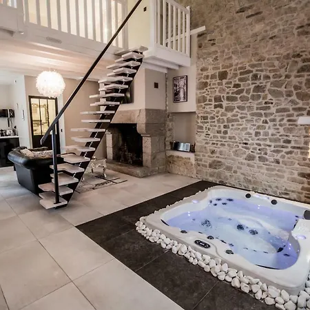 Au Domaine Des Anges Gites Avec Jacuzzi Privatif Dans La Chambre Bain-de-Bretagne Exterior photo