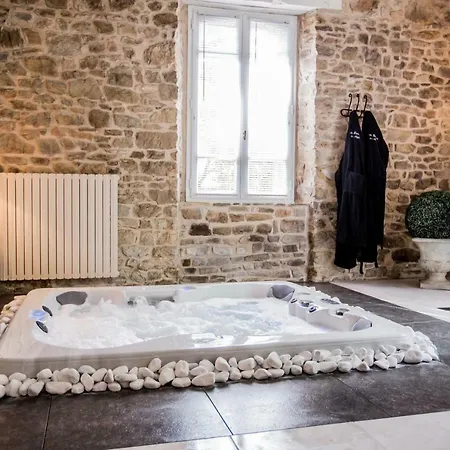 Au Domaine Des Anges Gites Avec Jacuzzi Privatif Dans La Chambre Bain-de-Bretagne Exterior photo