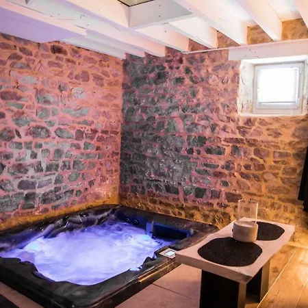 Au Domaine Des Anges Gites Avec Jacuzzi Privatif Dans La Chambre Bain-de-Bretagne Exterior photo