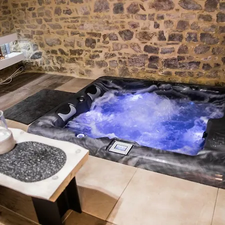 Au Domaine Des Anges Gites Avec Jacuzzi Privatif Dans La Chambre Bain-de-Bretagne Exterior photo