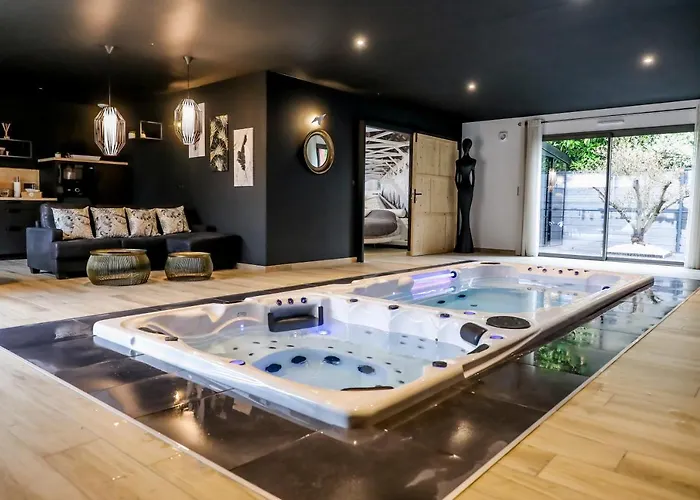 Au Domaine Des Anges Gites Avec Jacuzzi Privatif Dans La Chambre