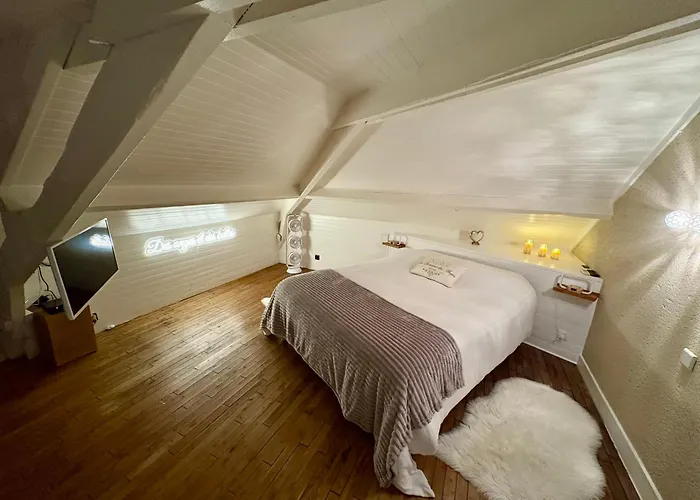Au Domaine Des Anges Gites Avec Jacuzzi Privatif Dans La Chambre