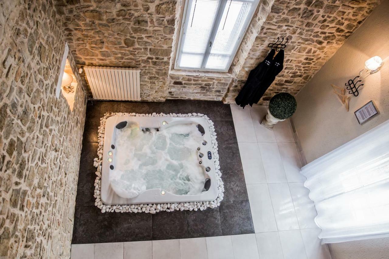 Au Domaine Des Anges Avec Jacuzzi Privatif Dans La Holiday home