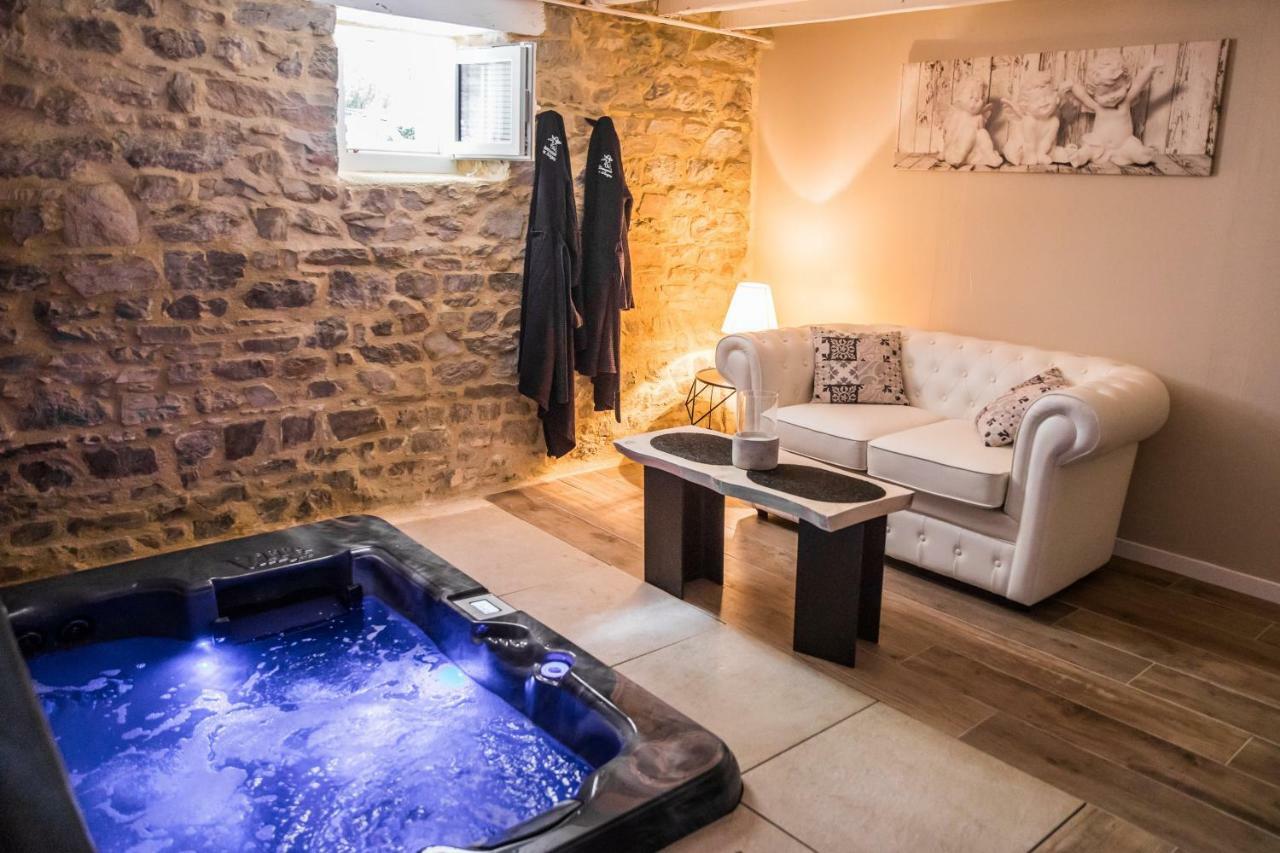 Holiday home Au Domaine Des Anges Avec Jacuzzi Privatif Dans La